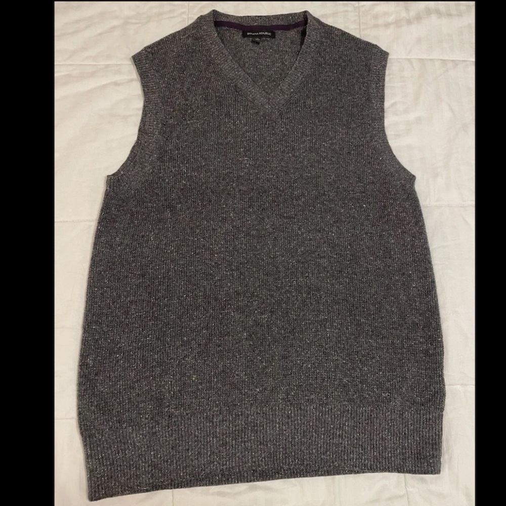 Banana Republic Men’s Wool/Silk Blend Dark Grey Sweater Vest V Neck Size XL EUC
